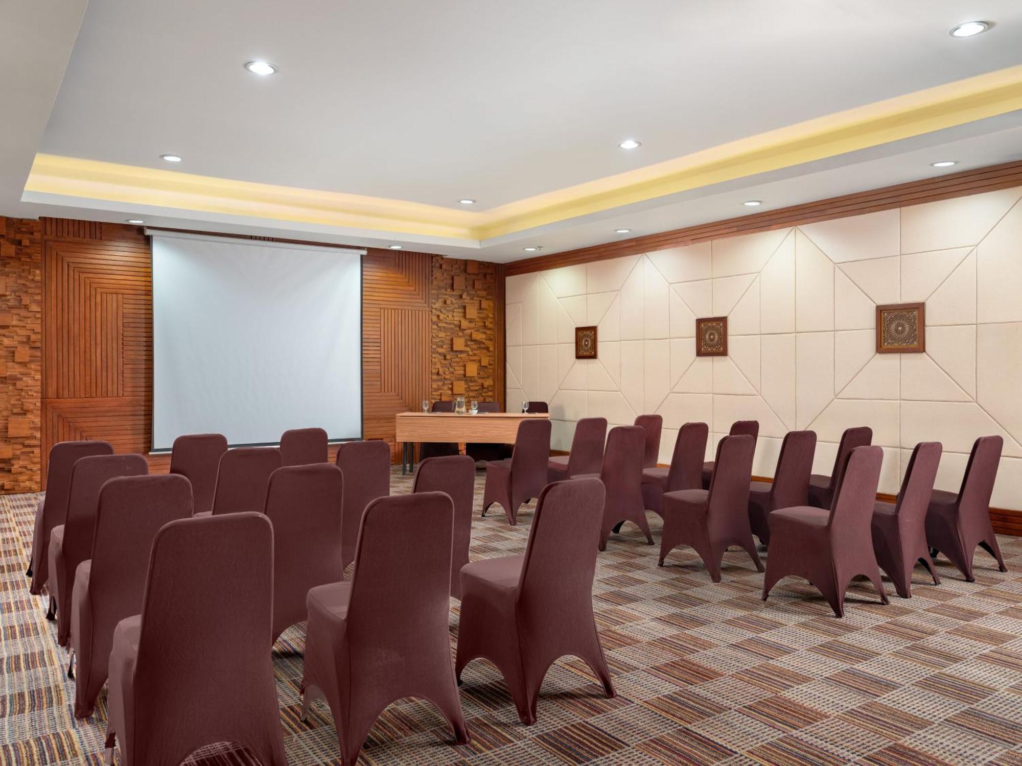 Santika Premiere Gubeng 4*
